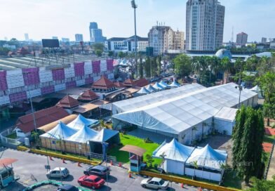 Solat Tarawih di bawah khemah di Kelantan